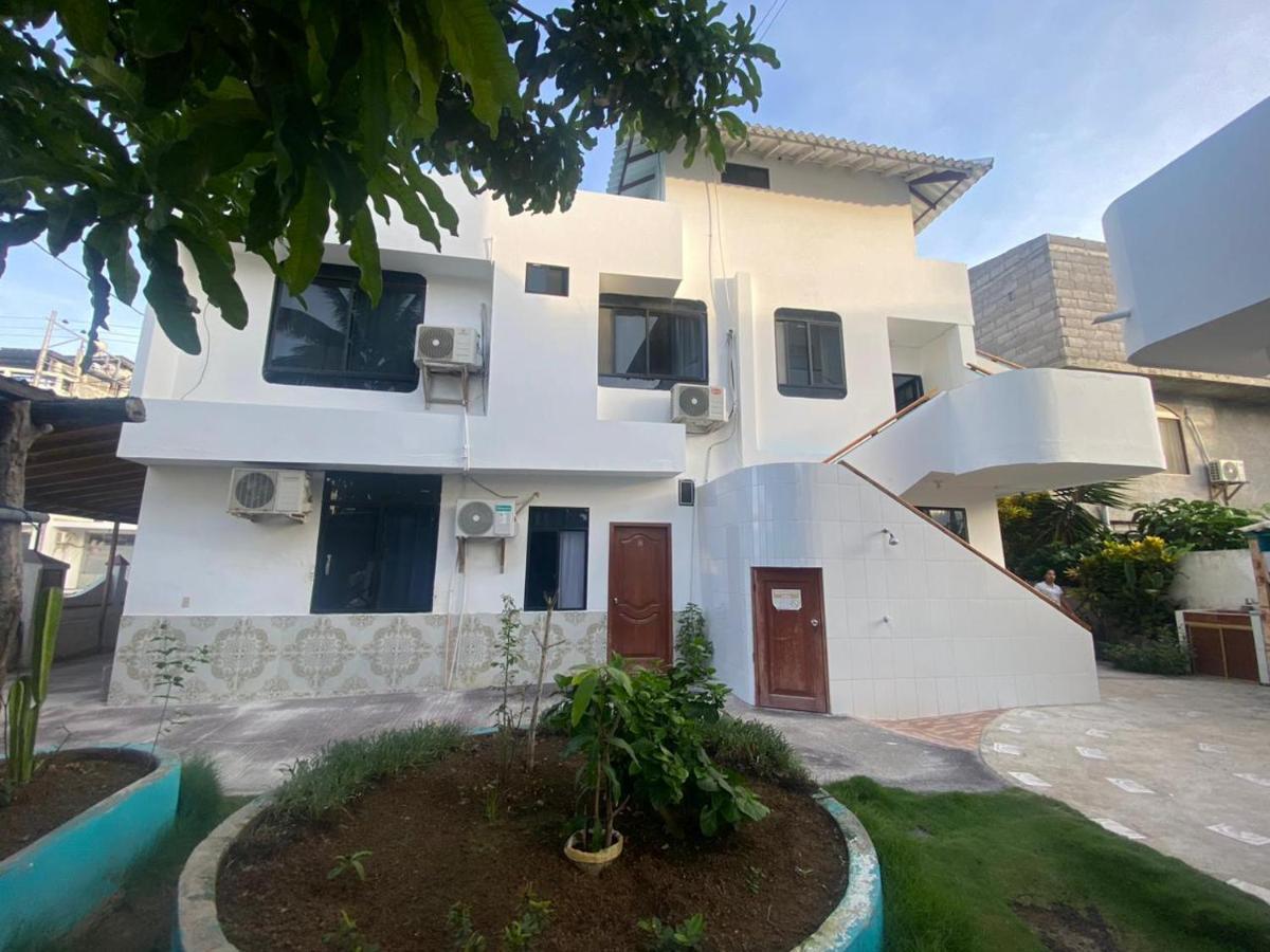 Hostal Brisas Del Mar Puerto Villamil Buitenkant foto