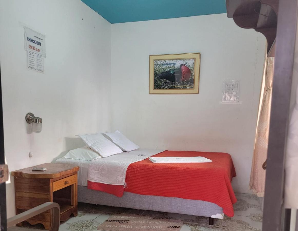 Hostal Brisas Del Mar Puerto Villamil Buitenkant foto