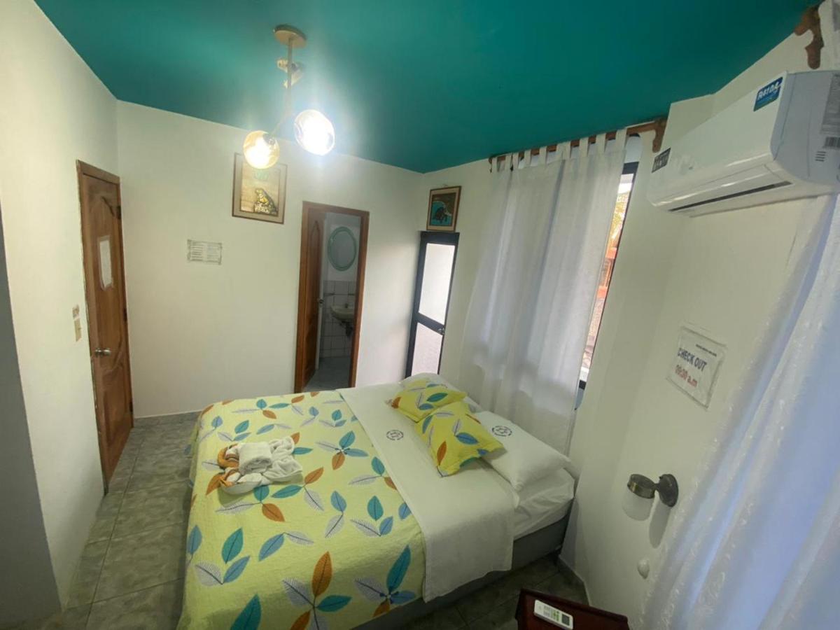 Hostal Brisas Del Mar Puerto Villamil Buitenkant foto