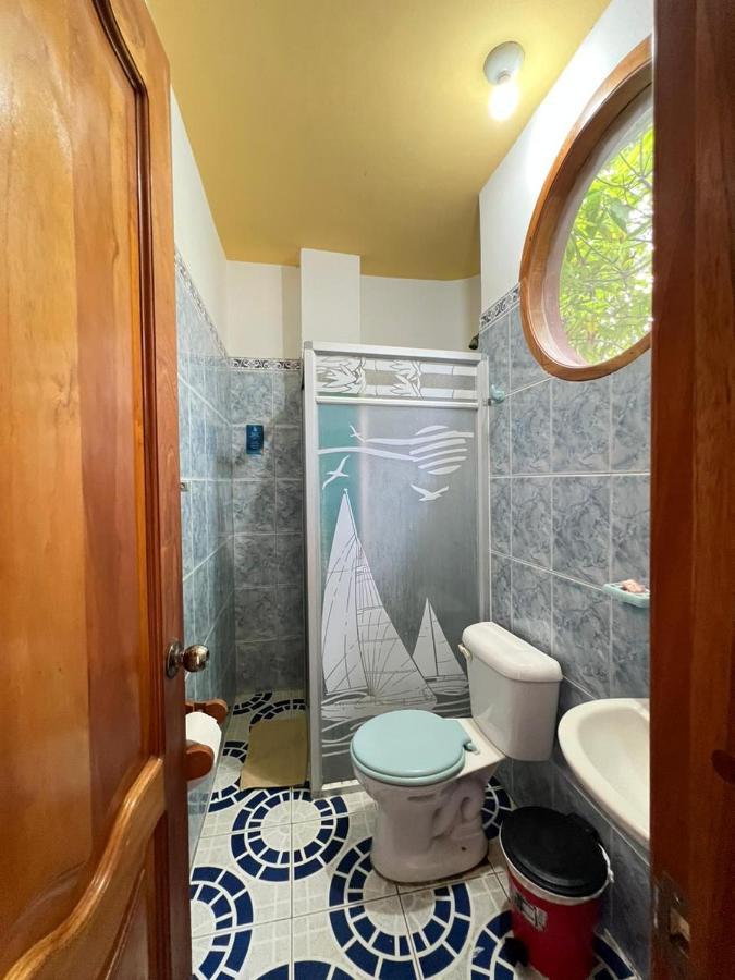 Hostal Brisas Del Mar Puerto Villamil Buitenkant foto