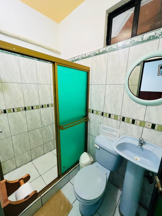 Hostal Brisas Del Mar Puerto Villamil Buitenkant foto