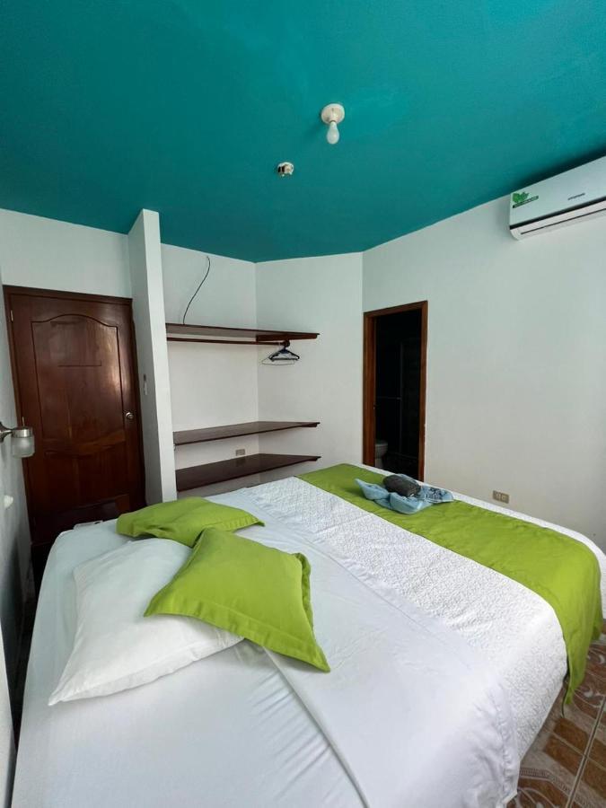 Hostal Brisas Del Mar Puerto Villamil Buitenkant foto