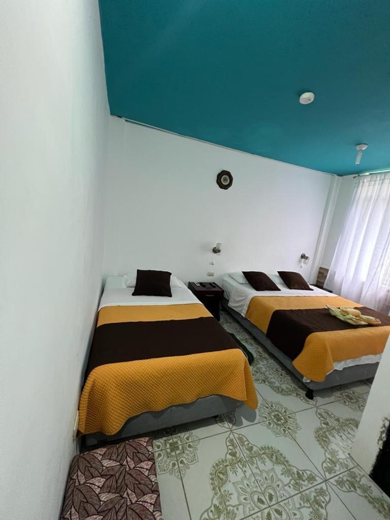 Hostal Brisas Del Mar Puerto Villamil Buitenkant foto